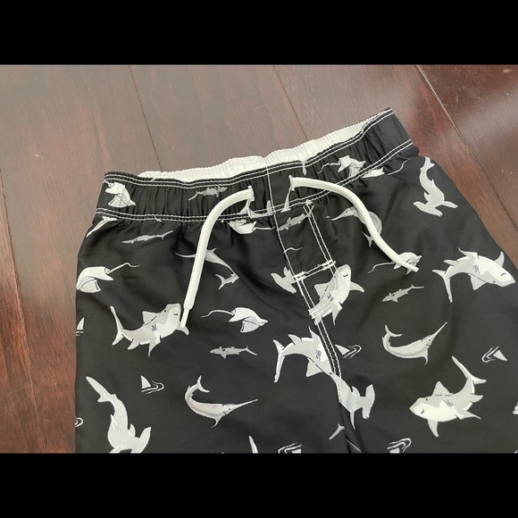 Old Navy Sharks swim trunk, size 4 - Picture 2 of 4